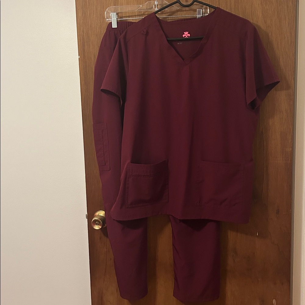 Natural Uniforms Women’s cool stretch v-neck top and cargo pant set NWOT - Picture 8 of 16